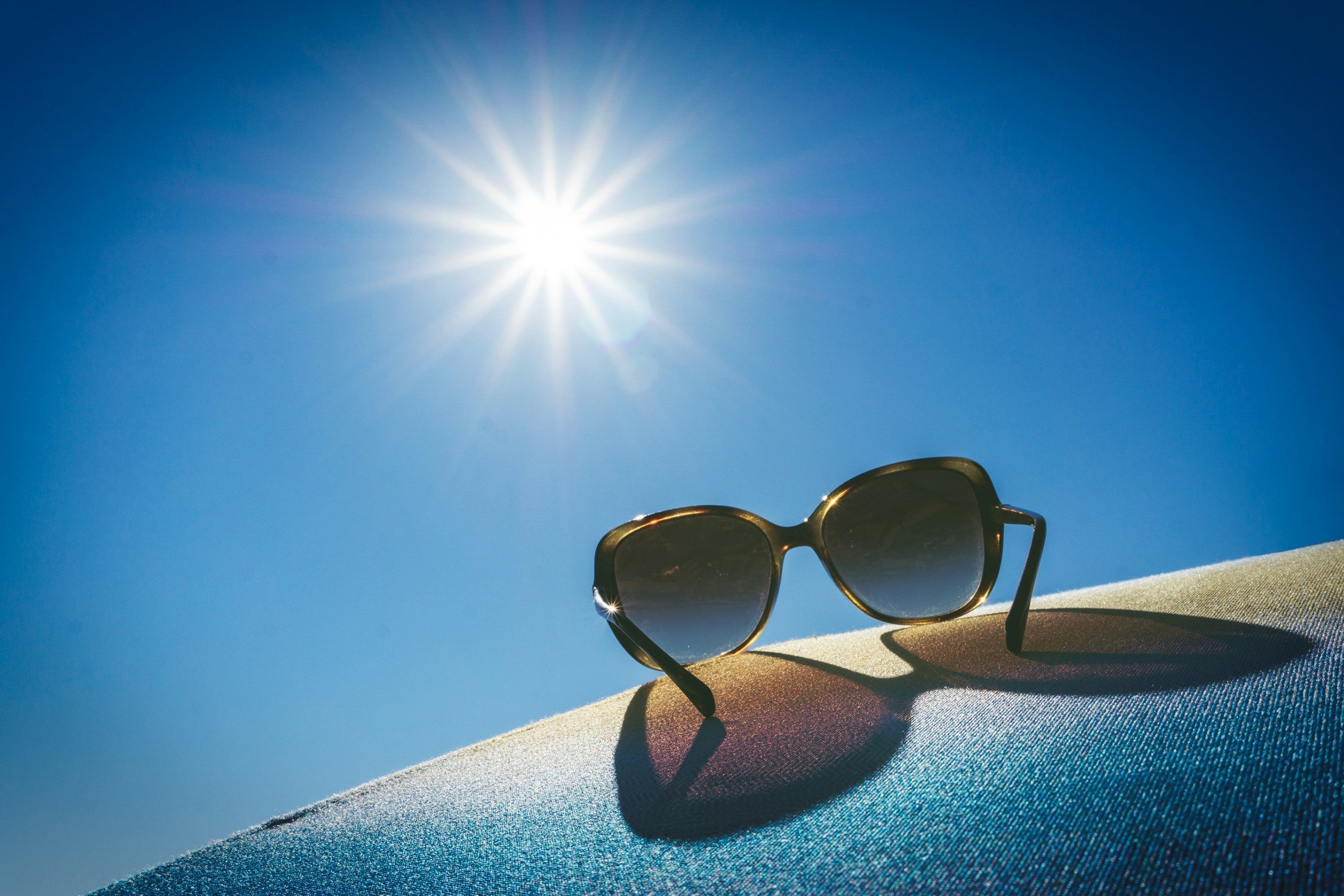 The Ultimate Summer Sunglasses Guide: Styles, UV Protection & Face Fit Tips